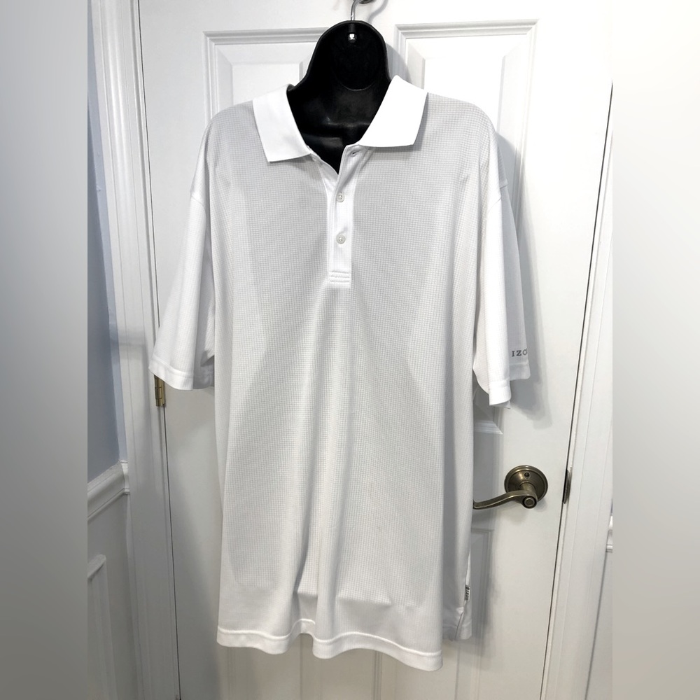 IZOD men’s White Golf Shirt. XL Never worn. Excellent condition